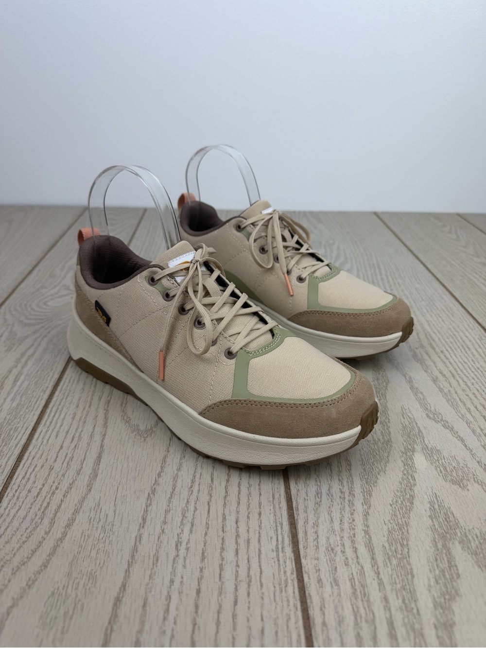 Teva Women's Ellwood Slip-Resistant Hiking Sneakers US9 Ellwood $100